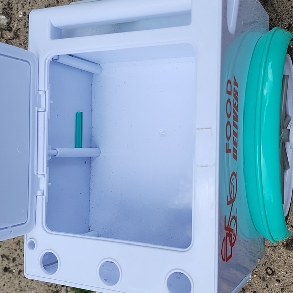 18in Food Delivery Tricycle Toy - White and Teal - Picture 3 of 6